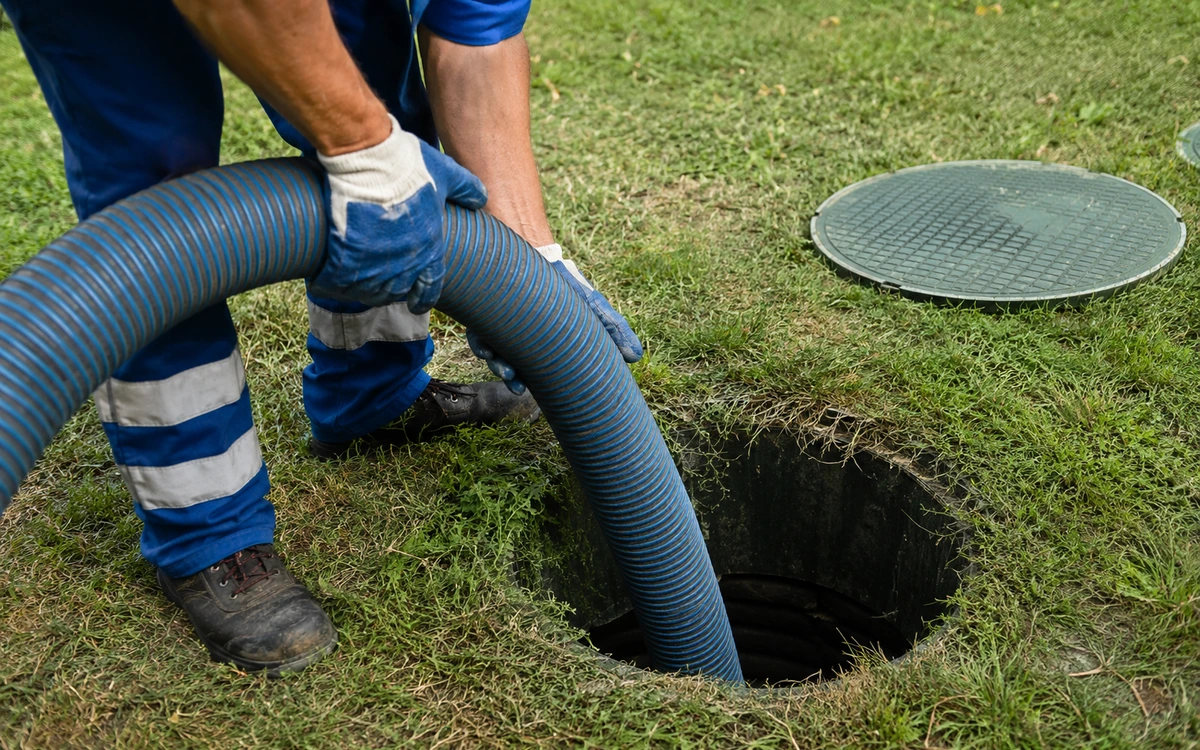Cesspool pumping contractor